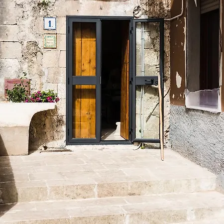 Small Pearl In Modica